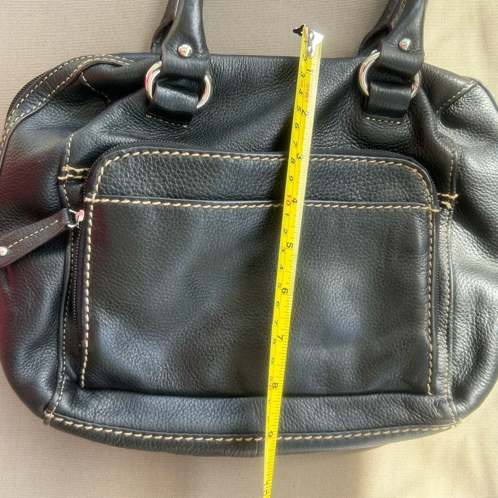 Black handbag purse, Tignanello w/ their iconic lining and multiple compartments - Picture 3 of 10